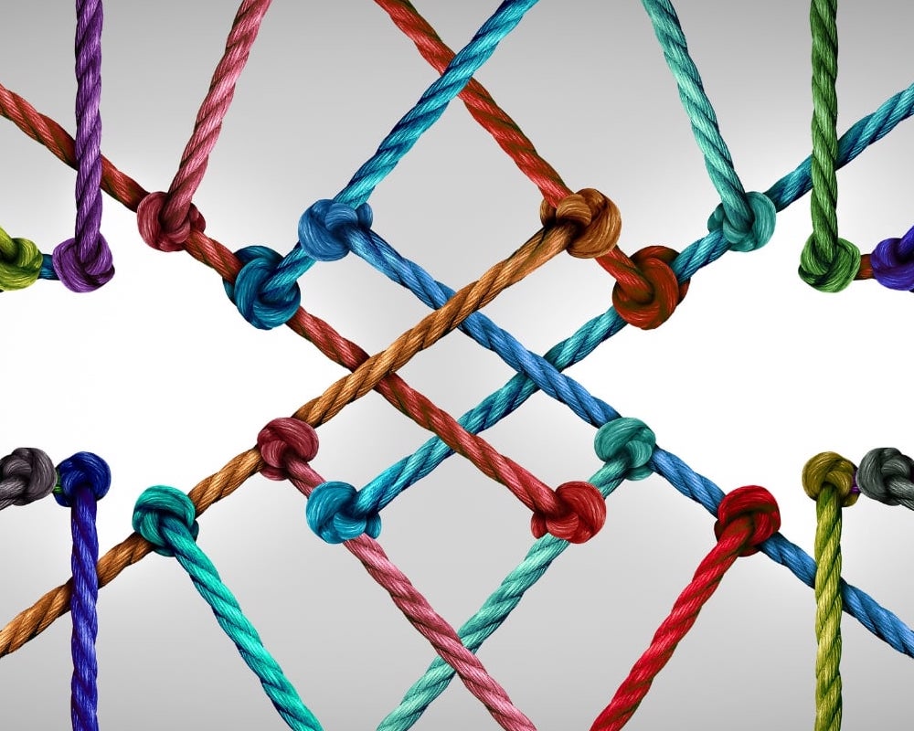 Imagem de um conjunto arranjado de cordas e nós